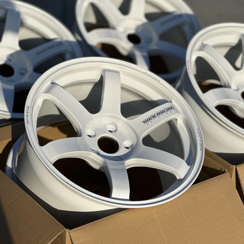 Volk Racing TE37 Saga S-Plus 18×10 +35 5×114.3 Dash White (SET)
